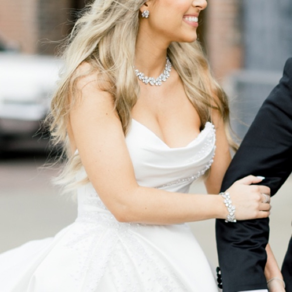WORN ONCE. 3 matching bridal piece set. EARRINGS. NECKLACE. BRACELET